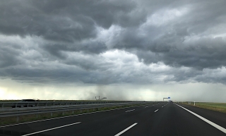 photo/45307346-8aee-49f5-8e1a-e1b99e04efc2-3